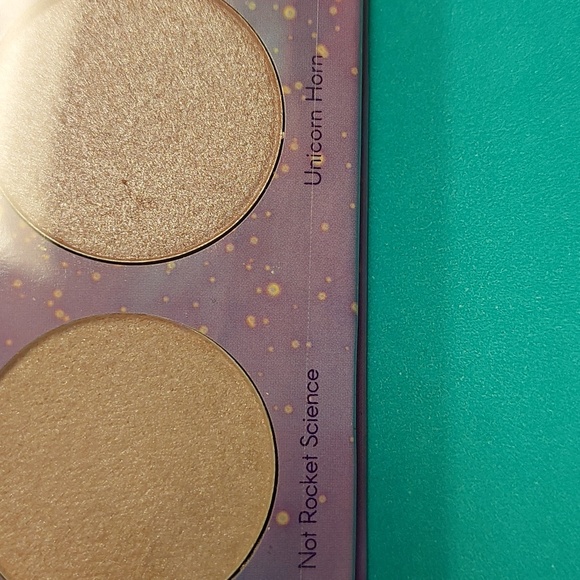 Space case cosmetics quad - Picture 3 of 4
